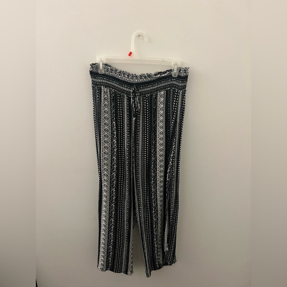 Black Chic Striped Cropped Pants